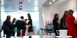 LAS REUNIONES SE ADAPTAN A LOS MILLENNIALS LAS REUNIONES SE ADAPTAN A LOS MILLENNIALS