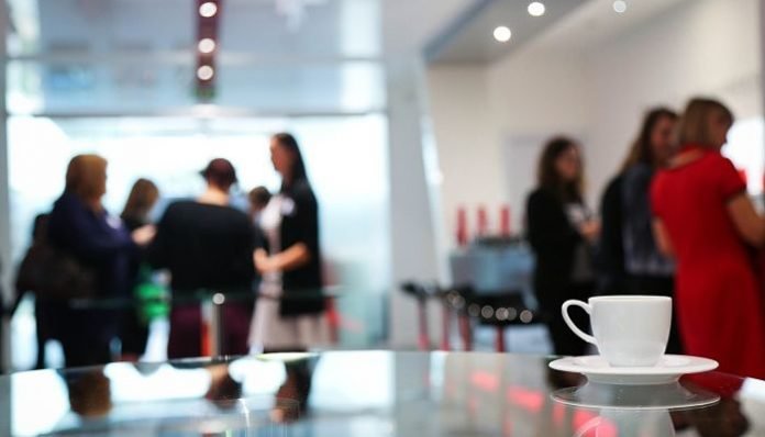 LAS REUNIONES SE ADAPTAN A LOS MILLENNIALS