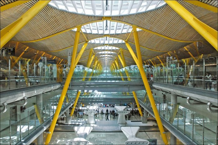 ESPAÑA IMPONE 14 DÍAS DE CUARENTENA A LOS VIAJEROS INTERNACIONALES