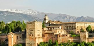 ANDALUCÍA (ESPAÑA) OFRECE COBERTURA POR COVID-19 A LOS VIAJEROS INTERNACIONALES ANDALUCÍA OFRECE COBERTURA POR COVID-19 A LOS VIAJEROS