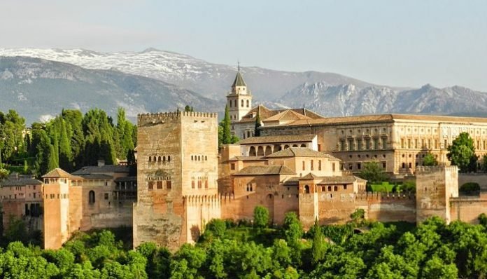 ANDALUCÍA OFRECE COBERTURA POR COVID-19 A LOS VIAJEROS