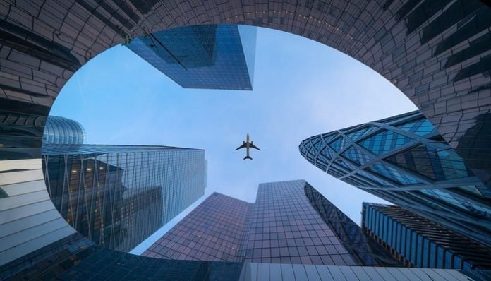 LAS GRANDES EMPRESAS NO REDUCEN LA HUELLA DE CARBONO DE SUS VIAJES