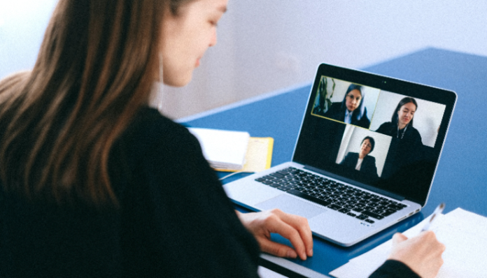 ZOOM LANZA UN ASISTENTE DE INTELIGENCIA ARTIFICIAL PARA VIDEOCONFERENCIAS
