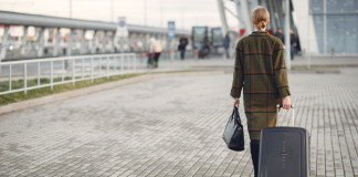LOS VIAJEROS DE NEGOCIOS REENCUENTRAN LA MOTIVACIÓN LOS VIAJEROS DE NEGOCIOS RETOMAN LA MOTIVACIÓN
