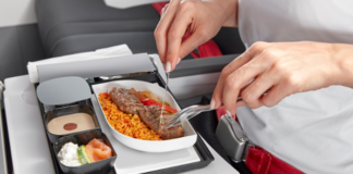 EL DESPERDICIO ALIMENTARIO SUPONE EL 18% DE LOS RESIDUOS DE UN VUELO EL DESPERDICIO ALIMENTARIO SUPONE EL 18% DE LOS RESIDUOS DE UN VUELO